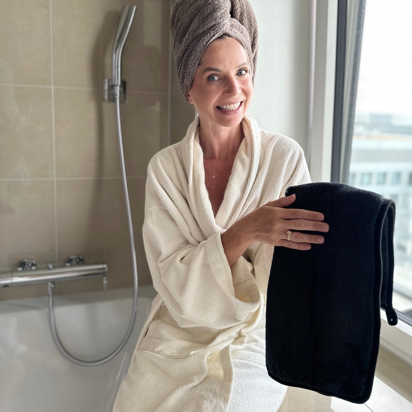 WonderWipe™ – Bathroom Drying Cloth
